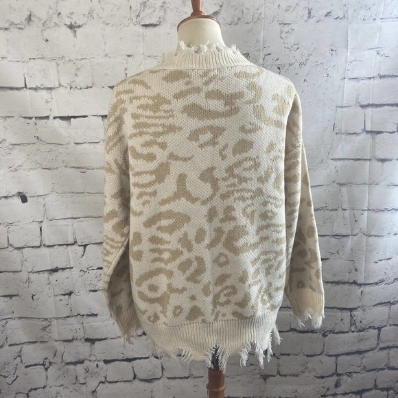 Leani Loose Knit Leopard Print Sweater Beige tan Size Small New - Picture 3 of 11